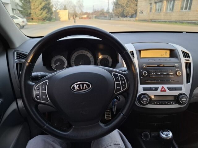 Серый Киа Сид, объемом двигателя 1.6 л и пробегом 255 тыс. км за 5100 $, фото 4 на Automoto.ua