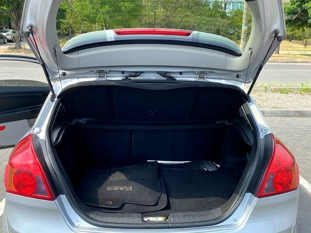 Серый Киа Сид, объемом двигателя 1.4 л и пробегом 204 тыс. км за 4800 $, фото 6 на Automoto.ua