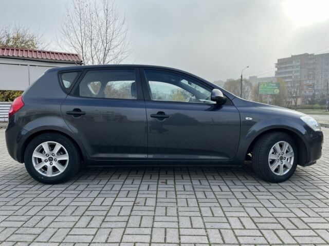 Серый Киа Сид, объемом двигателя 1.6 л и пробегом 237 тыс. км за 4700 $, фото 3 на Automoto.ua