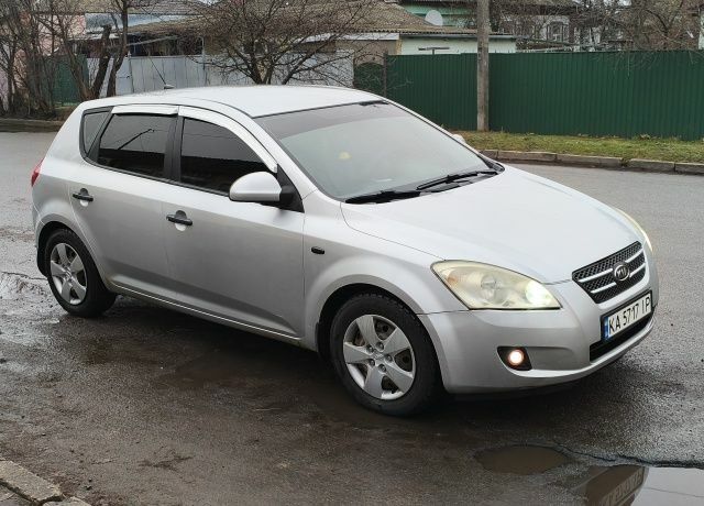 Серый Киа Сид, объемом двигателя 1.6 л и пробегом 208 тыс. км за 4800 $, фото 4 на Automoto.ua