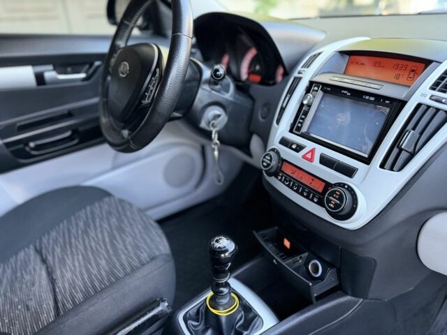 Серый Киа Сид, объемом двигателя 2 л и пробегом 188 тыс. км за 3999 $, фото 19 на Automoto.ua