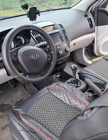 Сірий Кіа Сід, об'ємом двигуна 1.4 л та пробігом 258 тис. км за 4800 $, фото 5 на Automoto.ua