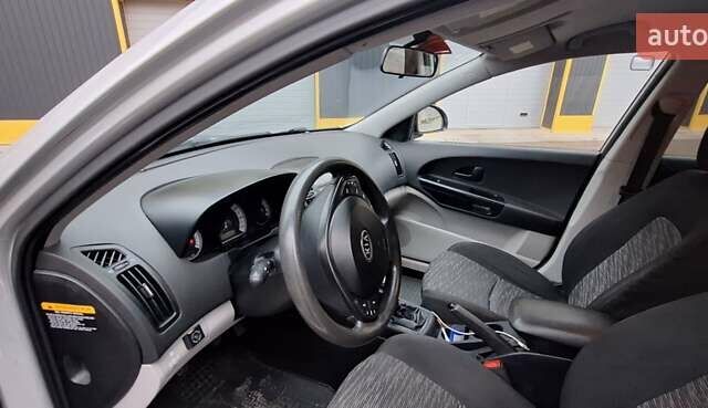 Сірий Кіа Сід, об'ємом двигуна 1.4 л та пробігом 280 тис. км за 4500 $, фото 10 на Automoto.ua