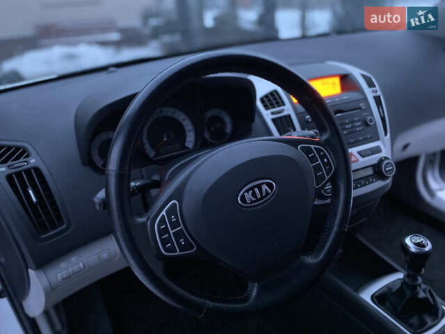 Серый Киа Сид, объемом двигателя 1.6 л и пробегом 157 тыс. км за 5790 $, фото 16 на Automoto.ua
