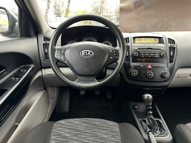 Серый Киа Сид, объемом двигателя 1.6 л и пробегом 201 тыс. км за 5300 $, фото 13 на Automoto.ua
