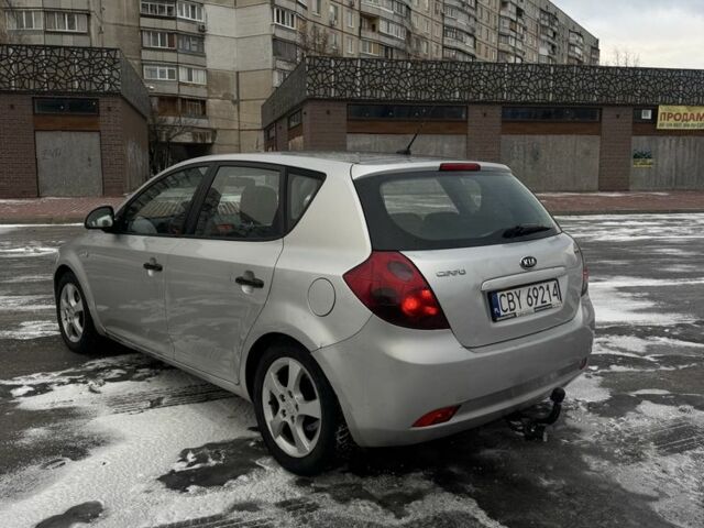 Сірий Кіа Сід, об'ємом двигуна 1.6 л та пробігом 280 тис. км за 2800 $, фото 3 на Automoto.ua
