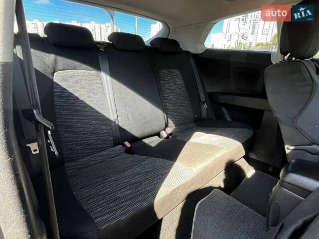 Сірий Кіа Сід, об'ємом двигуна 1.6 л та пробігом 215 тис. км за 4990 $, фото 11 на Automoto.ua