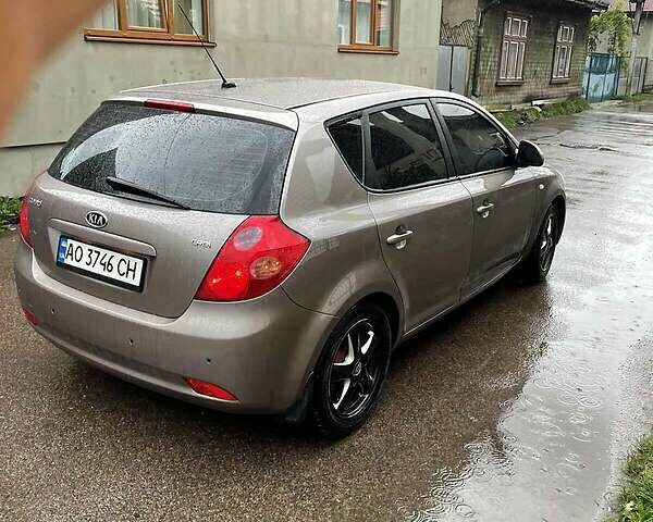 Серый Киа Сид, объемом двигателя 1.6 л и пробегом 259 тыс. км за 5600 $, фото 1 на Automoto.ua