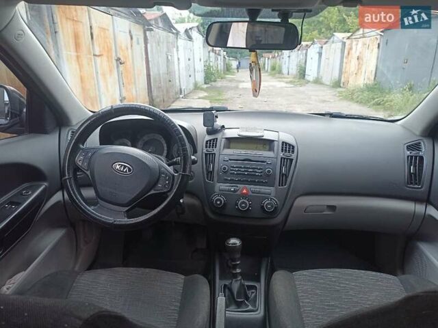 Серый Киа Сид, объемом двигателя 1.59 л и пробегом 230 тыс. км за 5800 $, фото 9 на Automoto.ua