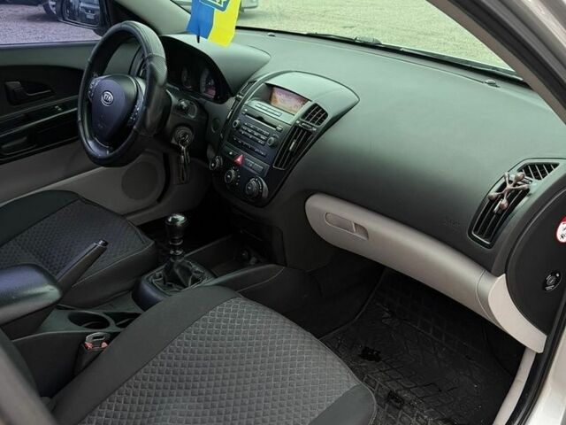 Серый Киа Сид, объемом двигателя 1.6 л и пробегом 193 тыс. км за 4998 $, фото 14 на Automoto.ua