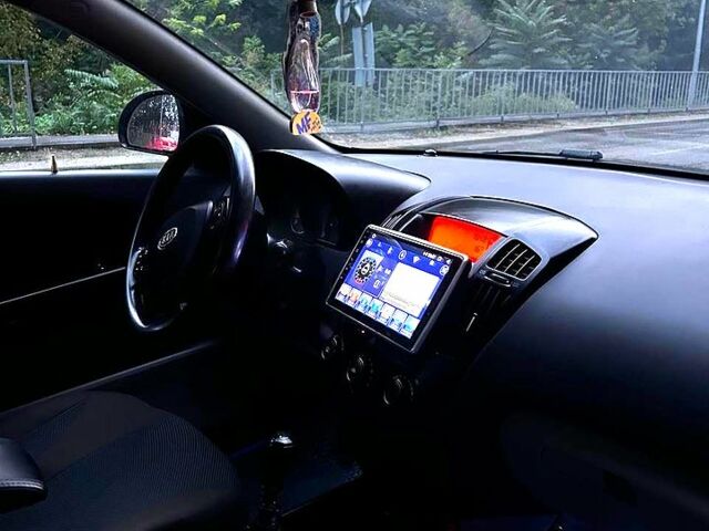 Серый Киа Сид, объемом двигателя 1.6 л и пробегом 250 тыс. км за 3200 $, фото 6 на Automoto.ua