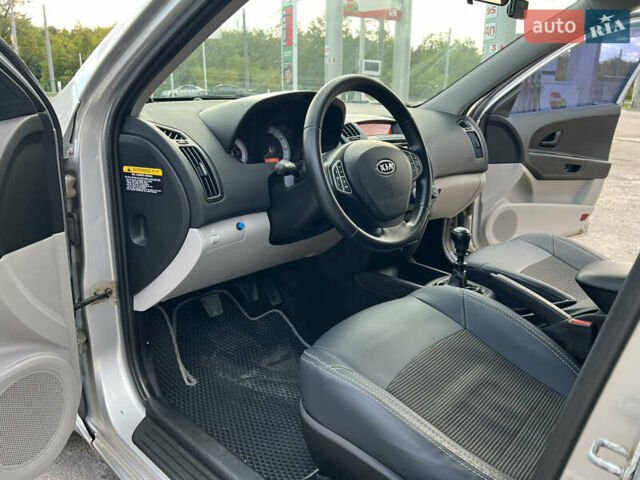 Серый Киа Сид, объемом двигателя 1.58 л и пробегом 219 тыс. км за 5100 $, фото 14 на Automoto.ua