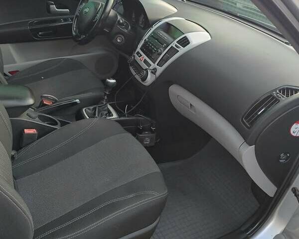 Серый Киа Сид, объемом двигателя 2 л и пробегом 184 тыс. км за 5900 $, фото 7 на Automoto.ua