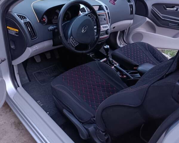Серый Киа Сид, объемом двигателя 1.6 л и пробегом 128 тыс. км за 4700 $, фото 3 на Automoto.ua