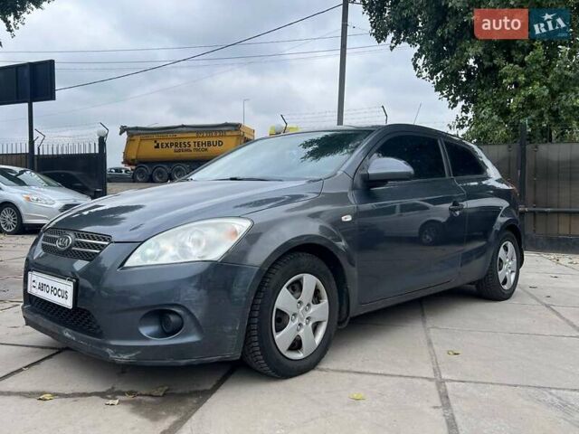 Серый Киа Сид, объемом двигателя 1.4 л и пробегом 247 тыс. км за 4490 $, фото 2 на Automoto.ua