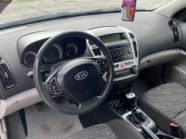 Серый Киа Сид, объемом двигателя 1.4 л и пробегом 228 тыс. км за 3200 $, фото 6 на Automoto.ua