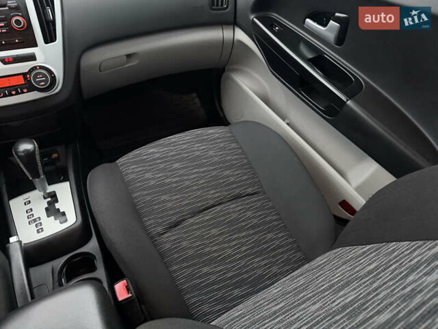 Серый Киа Сид, объемом двигателя 1.59 л и пробегом 218 тыс. км за 6750 $, фото 13 на Automoto.ua