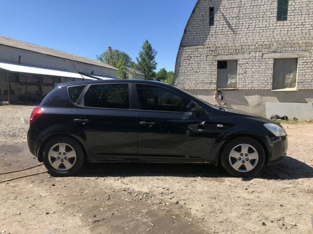 Серый Киа Сид, объемом двигателя 1.6 л и пробегом 300 тыс. км за 6250 $, фото 4 на Automoto.ua
