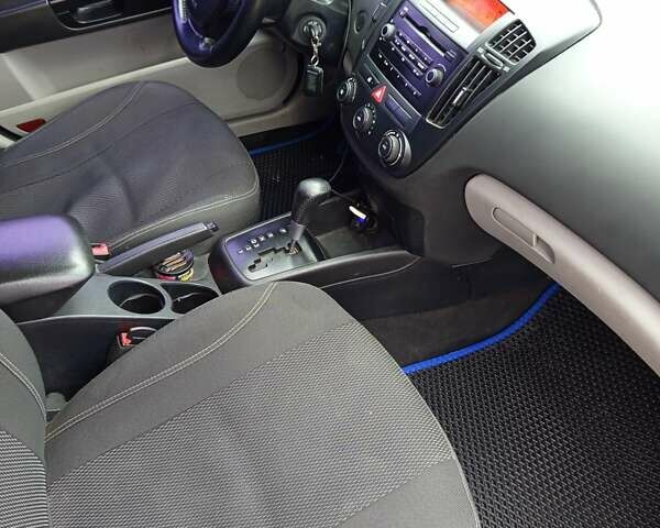 Киа Сид 2008 в Харькове на Automoto.ua Серый Киа Сид, объемом двигателя 1.59 л и пробегом 240 тыс. км за 5900 $, фото 8 на Automoto.ua