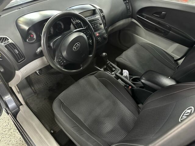 Серый Киа Сид, объемом двигателя 1.6 л и пробегом 250 тыс. км за 4700 $, фото 6 на Automoto.ua