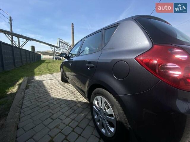 Серый Киа Сид, объемом двигателя 1.4 л и пробегом 145 тыс. км за 7500 $, фото 5 на Automoto.ua