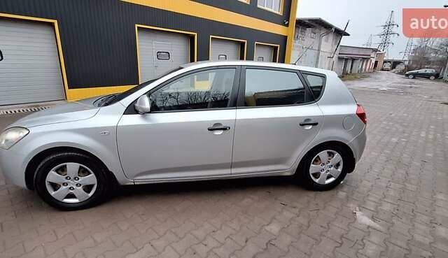 Сірий Кіа Сід, об'ємом двигуна 1.4 л та пробігом 280 тис. км за 4500 $, фото 5 на Automoto.ua