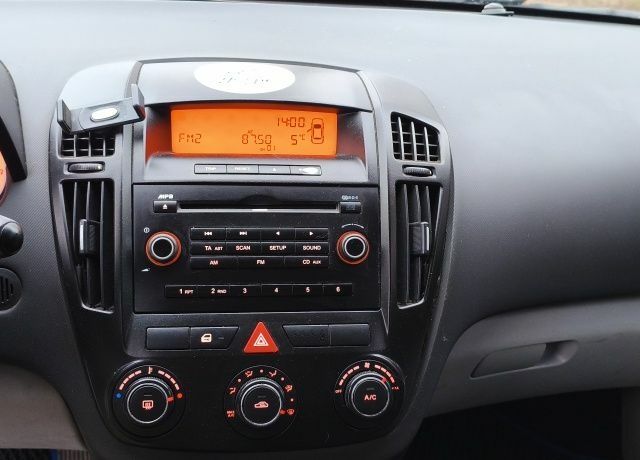 Серый Киа Сид, объемом двигателя 1.6 л и пробегом 208 тыс. км за 4800 $, фото 13 на Automoto.ua