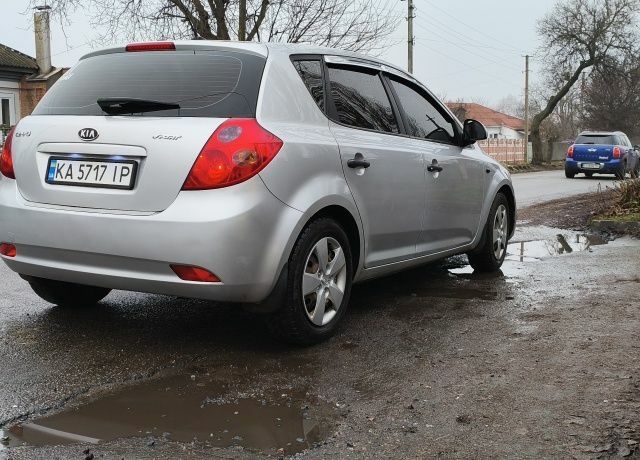 Серый Киа Сид, объемом двигателя 1.6 л и пробегом 208 тыс. км за 4800 $, фото 6 на Automoto.ua