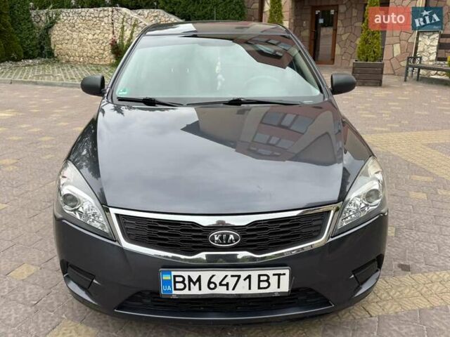 Серый Киа Сид, объемом двигателя 1.4 л и пробегом 200 тыс. км за 4999 $, фото 7 на Automoto.ua