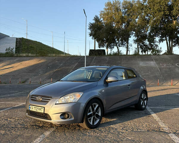 Серый Киа Сид, объемом двигателя 1.4 л и пробегом 197 тыс. км за 3900 $, фото 2 на Automoto.ua