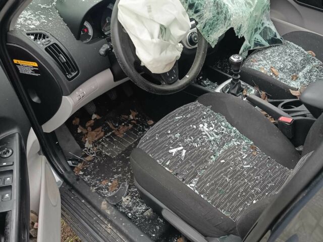 Серый Киа Сид, объемом двигателя 0 л и пробегом 216 тыс. км за 1000 $, фото 2 на Automoto.ua