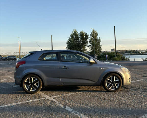 Серый Киа Сид, объемом двигателя 1.4 л и пробегом 197 тыс. км за 3900 $, фото 7 на Automoto.ua