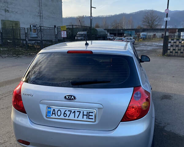 Серый Киа Сид, объемом двигателя 1.4 л и пробегом 210 тыс. км за 5000 $, фото 4 на Automoto.ua