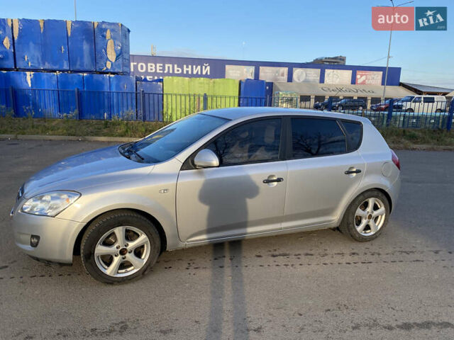 Серый Киа Сид, объемом двигателя 1.4 л и пробегом 210 тыс. км за 5000 $, фото 7 на Automoto.ua