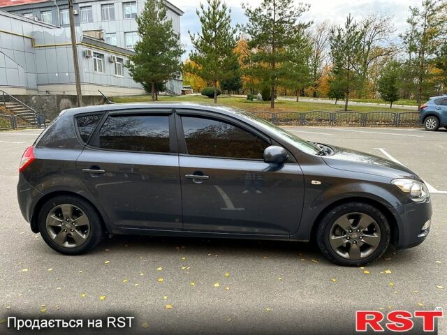 Серый Киа Сид, объемом двигателя 1.4 л и пробегом 202 тыс. км за 6300 $, фото 2 на Automoto.ua