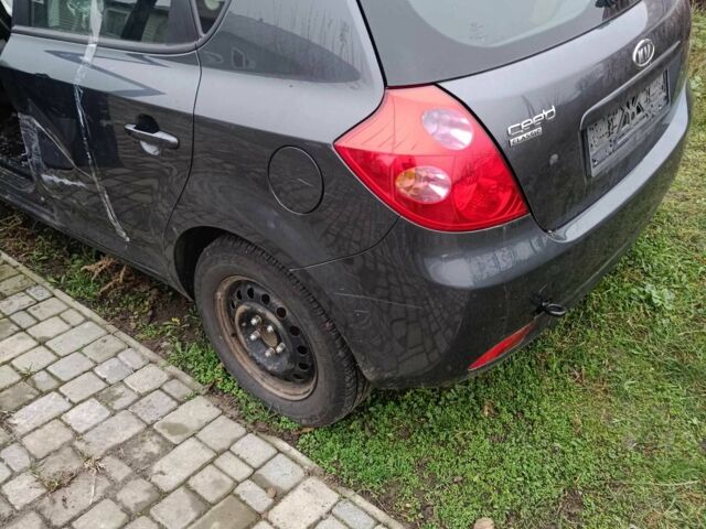 Серый Киа Сид, объемом двигателя 0 л и пробегом 216 тыс. км за 1000 $, фото 4 на Automoto.ua