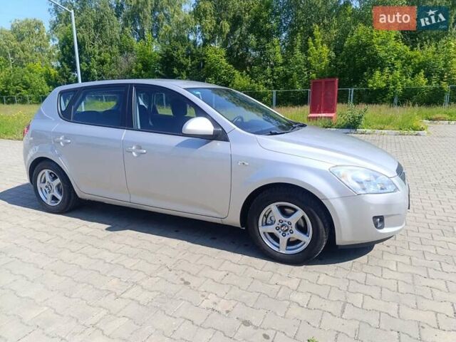 Серый Киа Сид, объемом двигателя 1.6 л и пробегом 257 тыс. км за 5750 $, фото 9 на Automoto.ua