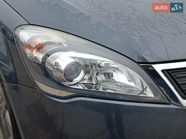 Серый Киа Сид, объемом двигателя 1.4 л и пробегом 202 тыс. км за 5890 $, фото 4 на Automoto.ua