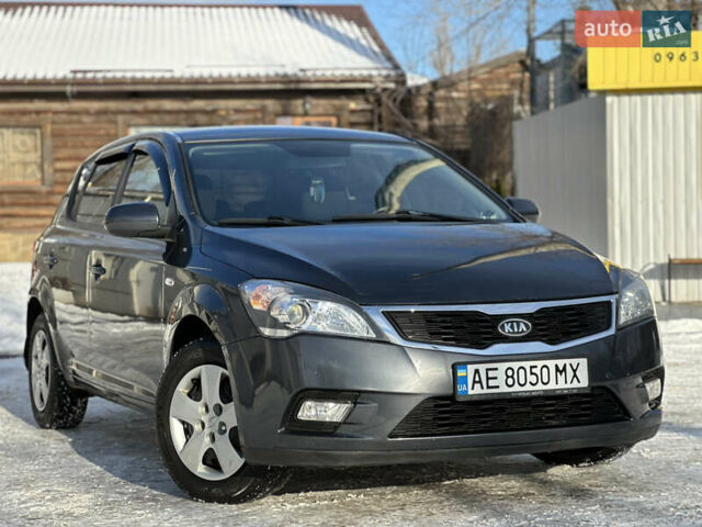 Сірий Кіа Сід, об'ємом двигуна 1.59 л та пробігом 140 тис. км за 6999 $, фото 4 на Automoto.ua