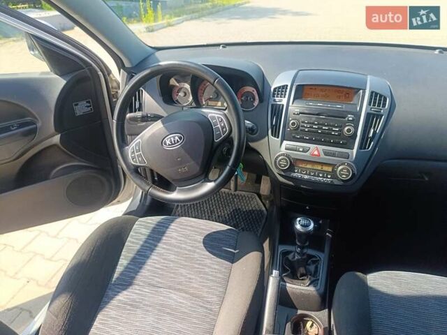 Серый Киа Сид, объемом двигателя 1.6 л и пробегом 257 тыс. км за 5750 $, фото 16 на Automoto.ua