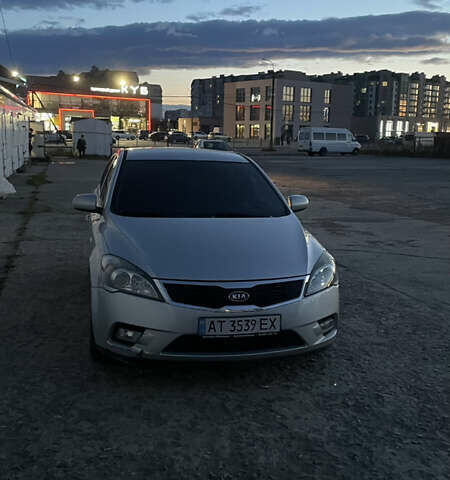 Серый Киа Сид, объемом двигателя 1.59 л и пробегом 187 тыс. км за 5100 $, фото 16 на Automoto.ua