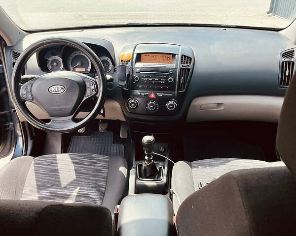 Сірий Кіа Сід, об'ємом двигуна 1.4 л та пробігом 280 тис. км за 4800 $, фото 9 на Automoto.ua