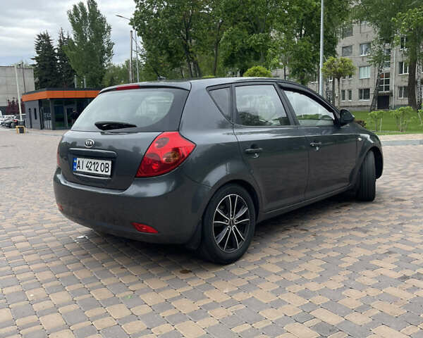 Серый Киа Сид, объемом двигателя 1.59 л и пробегом 220 тыс. км за 4800 $, фото 4 на Automoto.ua