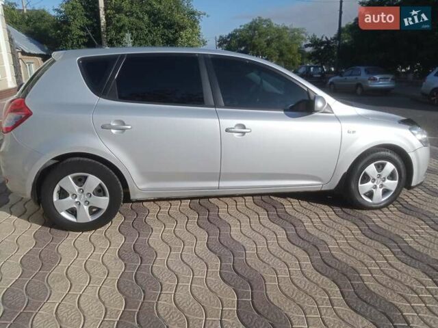 Серый Киа Сид, объемом двигателя 1.4 л и пробегом 181 тыс. км за 5999 $, фото 7 на Automoto.ua