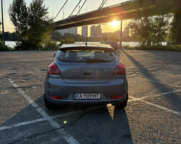 Серый Киа Сид, объемом двигателя 1.4 л и пробегом 197 тыс. км за 3900 $, фото 5 на Automoto.ua