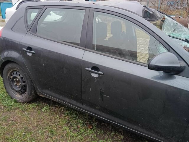 Серый Киа Сид, объемом двигателя 0 л и пробегом 216 тыс. км за 1000 $, фото 7 на Automoto.ua