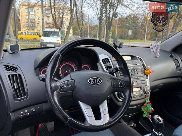 Серый Киа Сид, объемом двигателя 1.6 л и пробегом 213 тыс. км за 6500 $, фото 20 на Automoto.ua