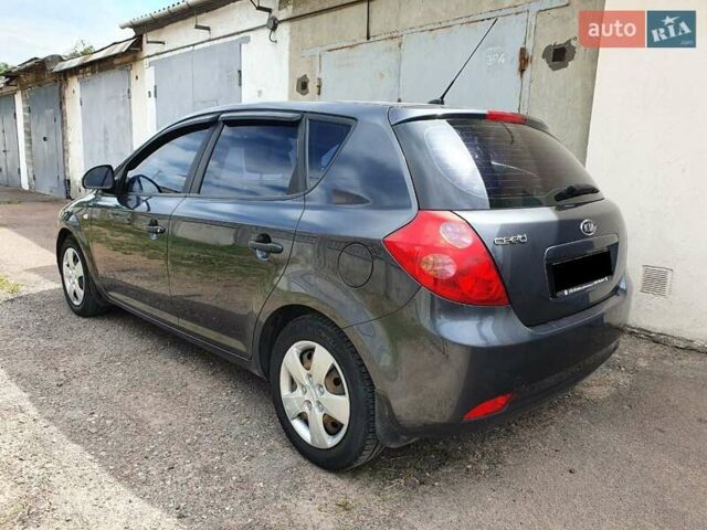Серый Киа Сид, объемом двигателя 1.59 л и пробегом 180 тыс. км за 5800 $, фото 2 на Automoto.ua