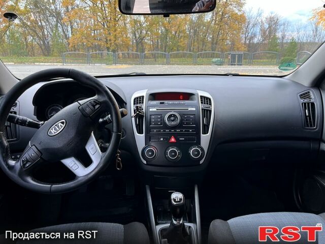 Серый Киа Сид, объемом двигателя 1.4 л и пробегом 202 тыс. км за 6300 $, фото 7 на Automoto.ua