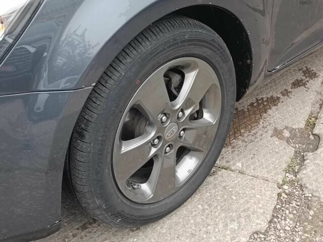 Серый Киа Сид, объемом двигателя 1.4 л и пробегом 202 тыс. км за 5890 $, фото 2 на Automoto.ua